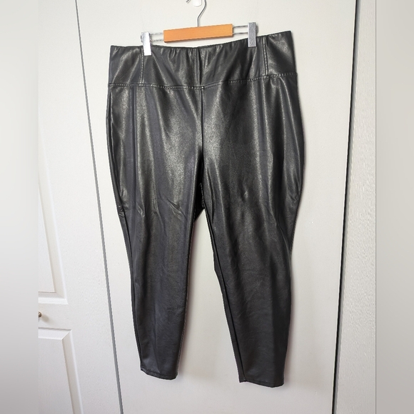 Women's Black faux leather Leggings - Picture 1 of 10